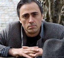 ,,ნაცმოძრაობის“ ბინებს და ოფისებს სისხლისფრად შეღებავენ“