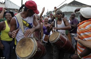 article-2554516-1B428FA600000578-304_634x415