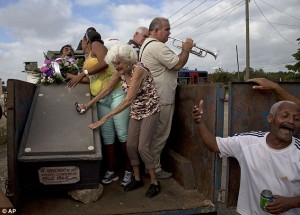 article-2554516-1B4290FE00000578-538_634x455