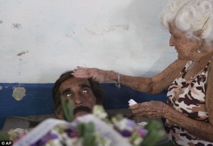 article-2554516-1B42918E00000578-978_634x437