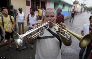 article-2554516-1B42924A00000578-474_634x410