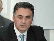 ადვოკატი ზაზა ხატაშვილს გოგა ონიანის საქმის შესწავლას ურჩევს