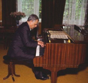 10168372_724539684243863_1270186102_n (1)