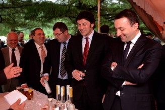 10374186_253454364860754_546504586_n