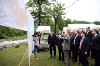 10396582_253454414860749_574554237_n (1)