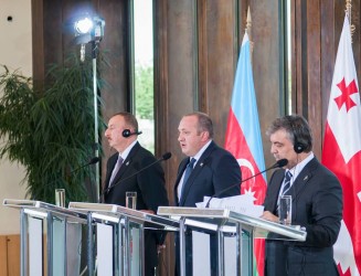 1620946_284196658415281_3006857177317839843_n