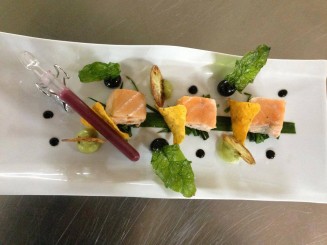 10581766_876279565733671_107010909_n