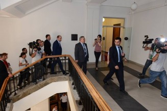 10585037_292796707593186_2022941885_n