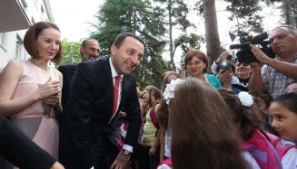 10689422_718328358258243_1186207661097429357_n