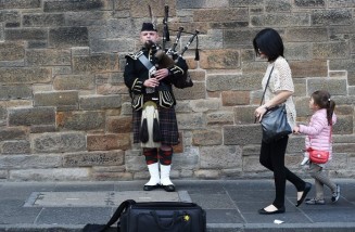 10695410_835174693189437_1657405319_n