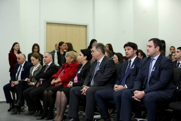 10670150_929814100380686_7418631145525183284_n