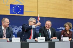 10527981_996794053681944_1073346661_n