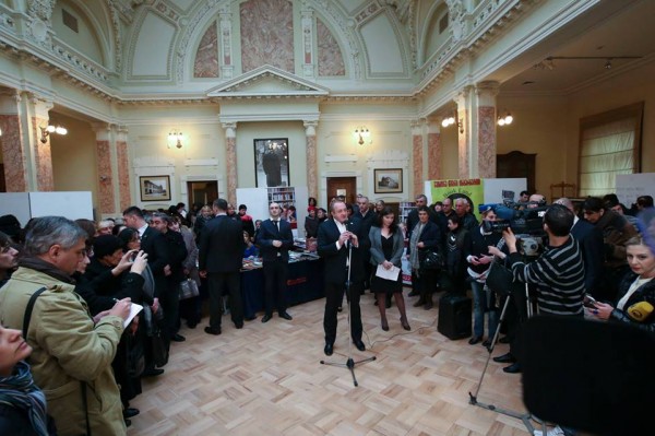 961469_1577055752509778_1369460741_n