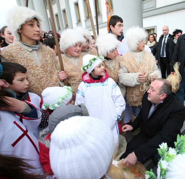 10906259_383876531780626_72230936994926971_n