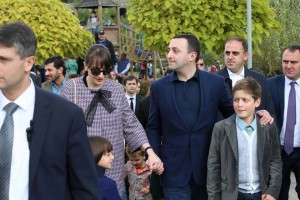 12167685_416420815230774_1904443496_n