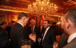 12106895_939993872758356_6203619276048410464_n