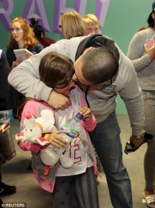 2E2EF7CA00000578-3306552-Mario_Guedes_kisses_his_daughter_Eowyn_Gueddes_after_she_landed_-a-64_1446837732568