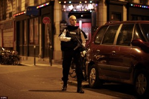 2E6C943700000578-3317776-A_police_officer_stands_guard_on_a_street_near_the_scene_of_a_sh-a-60_1447454685398