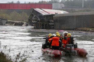 Rescue workers search the wreckage of a test TGV train that derailed and crashed in a canal outside Eckwersheim near Strasbourg, eastern France, November 14, 2015. REUTERS/Vincent Kessler