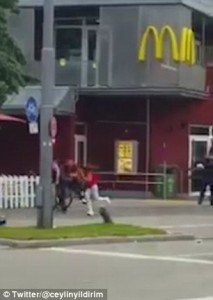 3682A12E00000578-3703789-The_shocking_footage_purports_to_show_the_gunman_firing_at_the_c-m-20_1469209831612