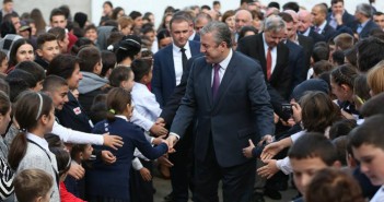 პრემიერ-მინისტრმა გორში რეაბილიტირებული სკოლა გახსნა (ფოტო) 14355638_339725609705803_8118100714255754397_n