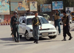 Afghan policemen keep watch in the downtown of Kunduz city, Afghanistan October 3, 2016.REUTERS/Nasir Wakif