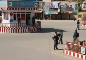 Afghan policemen keep watch at the downtown of Kunduz city, Afghanistan October 3, 2016. REUTERS/Nasir Wakif