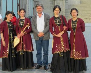 562783_406771432720365_1538042675_n