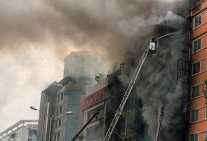 Firefighters work after a fire broke out at a karaoke lounge in Hanoi, Vietnam Novenber 1, 2016. Picture taken November 1, 2016. REUTERS/Nguyen Tien Thinh