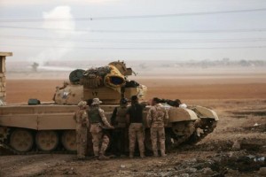 Members of Iraqi security forces gather during a battle with Islamic State militants in southeast of Mosul, Iraq, November 3, 2016. REUTERS/Alaa Al-Marjani