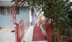 Rusya'nın Ankara Büyükelçisi Andrey Karlov'a silahlı saldırı gerçekleştiren ve operasyonla etkisiz hale getirilen Mevlüt Mert Altıntaş'ın, Keçiören ilçesi Kalaba Mahallesi'nde avukat arkadaşıyla aynı evi paylaştığı öğrenildi. ( Ahmet İzgi - Anadolu Ajansı )