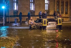 1483607117_axel-wismar-firefighters-dpa