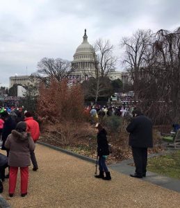 Na-inauguratsii-Trampa-sluzhba-bezopasnosti-zagnala-Saakashvili-v-kustyi2