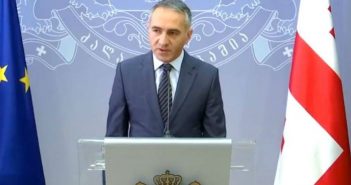 განათლების მინისტრი: მოჭიდავეების მიერ, რუსეთის დროშის ფონზე, ძამბოლატ თედეევის გამოსახულებიანი მაისურების ჩაცმა დაუფიქრებელი ნაბიჯი იყო