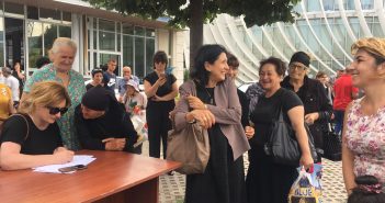 სალომე ზურაბიშვილი ხელმოწერების შეგროვებას შიდა ქართლში აგრძელებს