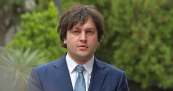 ,,დეპუტატებისთვის სასამართლოს საკითხი იყო გასვლის საბაბი და რეალურად, ეს არ იყო საფუძველი. მიზეზები ძალიან კარგად ვიცი, უბრალოდ, არ მინდა ამ სამზარეულოს გარეთ გამოტანა”
