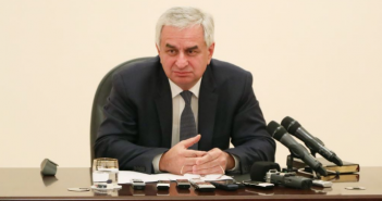 რაულ ხაჯიმბა: ჩვენ არ ვდგავართ უფსკრულის პირას, ჩვენ წინ მივიწევთ
