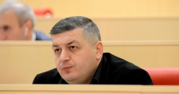 “ნორმალურ სახელმწიფოში რომ ეთქვათ, ჯარს თავს დააღწევ იმით, რომ შპს ეკლესიაში გაწევრიანებდიო, რას უზამდნენ იმ შპს ეკლესიას”
