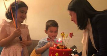 ნინო გიორგობიანმა დაღუპული სპეცრაზმელის შვილს დაბადების დღე მიულოცა
