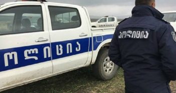 პოლიციელის მიმართ სიტყვიერი და ფიზიკური შეურაცხყოფის მიყენებისთვის მარნეულში 2 პირი დააკავეს