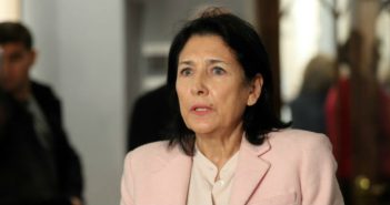 სალომე ზურაბიშვილი: შეწყალების გადაწყვეტილებას სხვა ოჯახებიც ელოდებიან, არ იქნება სწორი, მხოლოდ დეკანოზ მამალაძეზე ვისაუბროთ