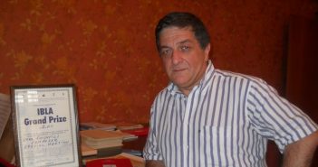 კომპოზიტორი და მხატვარი ბავშვური ჟინით, რომლის ჯილდოებშიც ელტონ ჯონის დიდი სათვალე განსაკუთრებით ძვირფასია