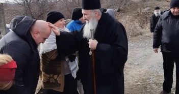 საოკუპაციო ხაზთან მცხოვრები მოსახლეობა გორისა და ატენის მიტროპოლიტმა მოინახულა (ფოტოკოლაჟი)