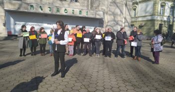 ოზურგეთში აჭარის ტელევიზიის ჟურნალისტების მხარადამჭერი აქცია გაიმართა