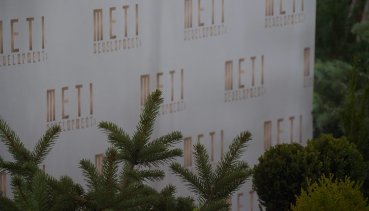 P1555160.00_00_04_42.Still002