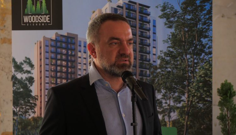 P1555160.00_02_04_28.Still031